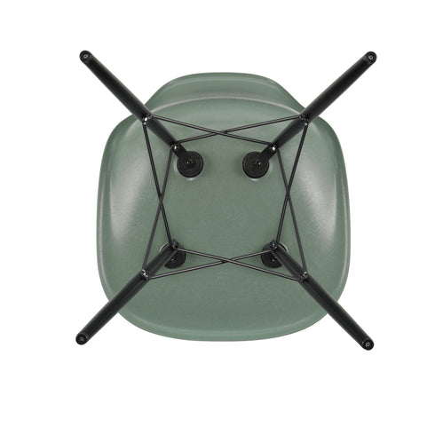 Cadeira Eames Fiberglass DSW / Ácer Preto